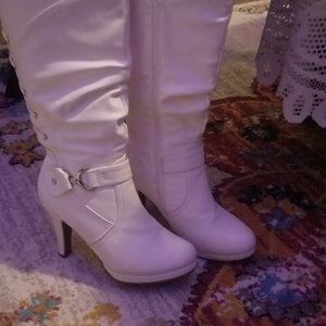 White heeled boots size 7.5